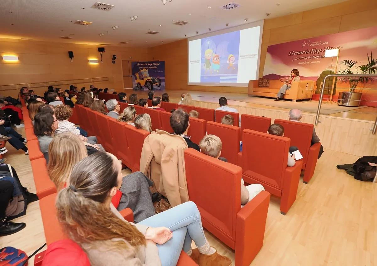 Foto 2 - Los ni&ntilde;os llenan las Cortes para escuchar el cuento de &lsquo;El Cuarto Rey Mago y los deseos imposibles&rsquo;