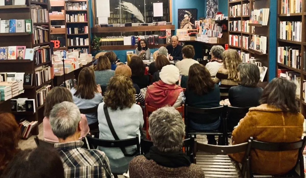 Gustavo Martín Garzo en Letras Corsarias con motivo de la presentación de su libro 'El cuarto de los sombreros'. Foto Letras Corsarias