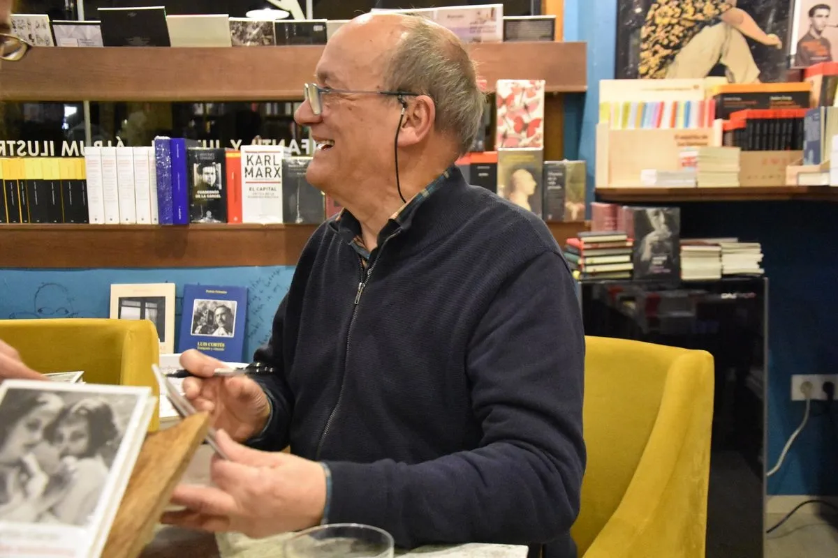 Gustavo Martín Garzo en Letras Corsarias con motivo de la presentación de su libro 'El cuarto de los sombreros'. Foto Letras Corsarias