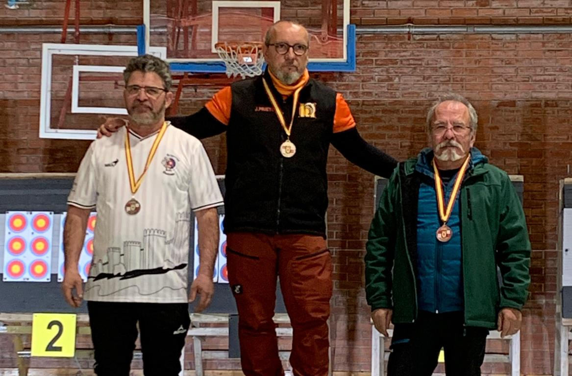 José Prieto se proclama campeón de su categoría en el Regional de Tiro con Arco en Sala