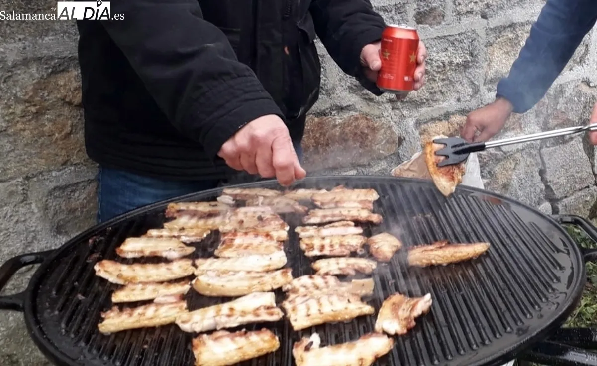 En Saldeana celbran la Navidad con música y carne a la parrilla 