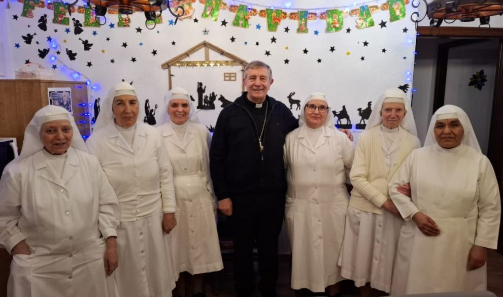 El Obispo mantiene un encuentro con las Siervas de María que atienden el Hospital de la Pasión