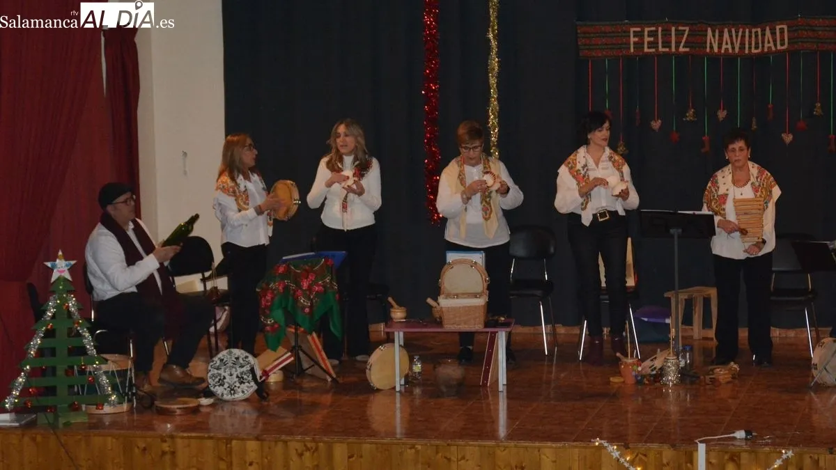 Foto 7 - Lumbrales continua celebrando la Navidad con un concierto de villancicos y el I Concurso de Bollo Navide&ntilde;o