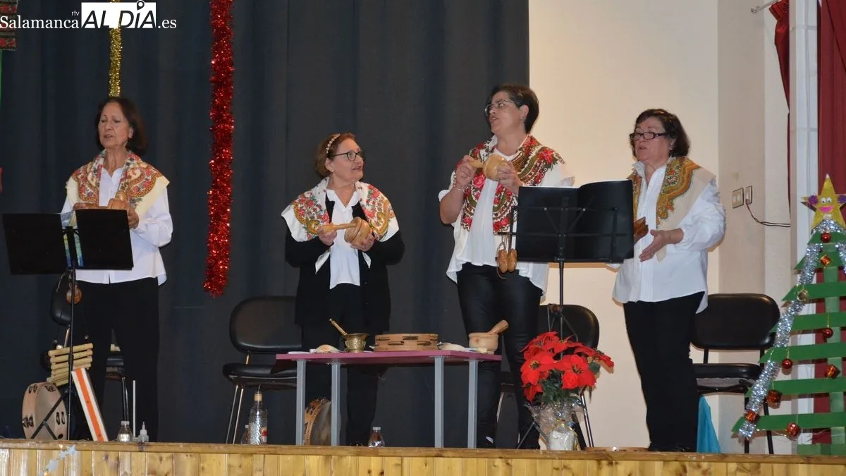 Foto 4 - Lumbrales continua celebrando la Navidad con un concierto de villancicos y el I Concurso de Bollo Navide&ntilde;o