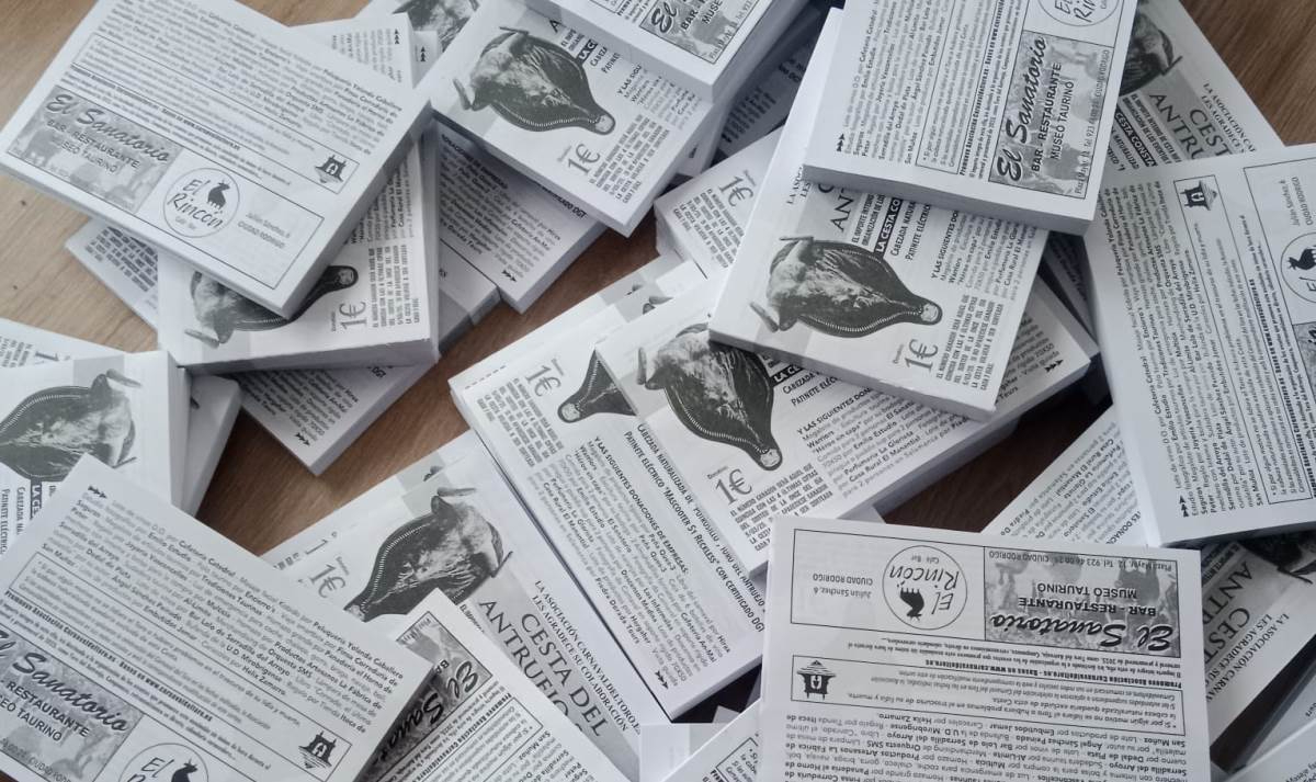 La cabeza de Potrosillo y un patinete eléctrico, estrellas de la Cesta del Antruejo 2025