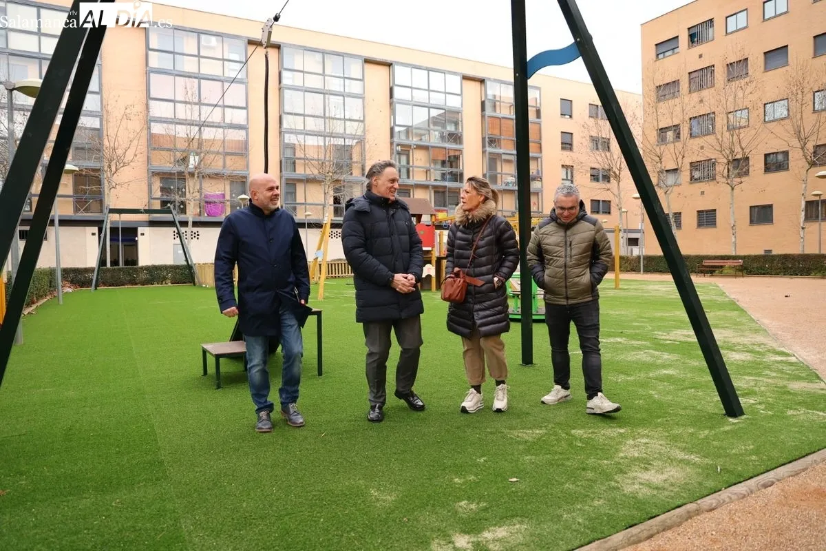 Plaza de Robert Schuman visitada hoy por el alcalde de Salamanca, Carlos García Carbayo, en el barrio del Zurguén. Foto de David Sañudo