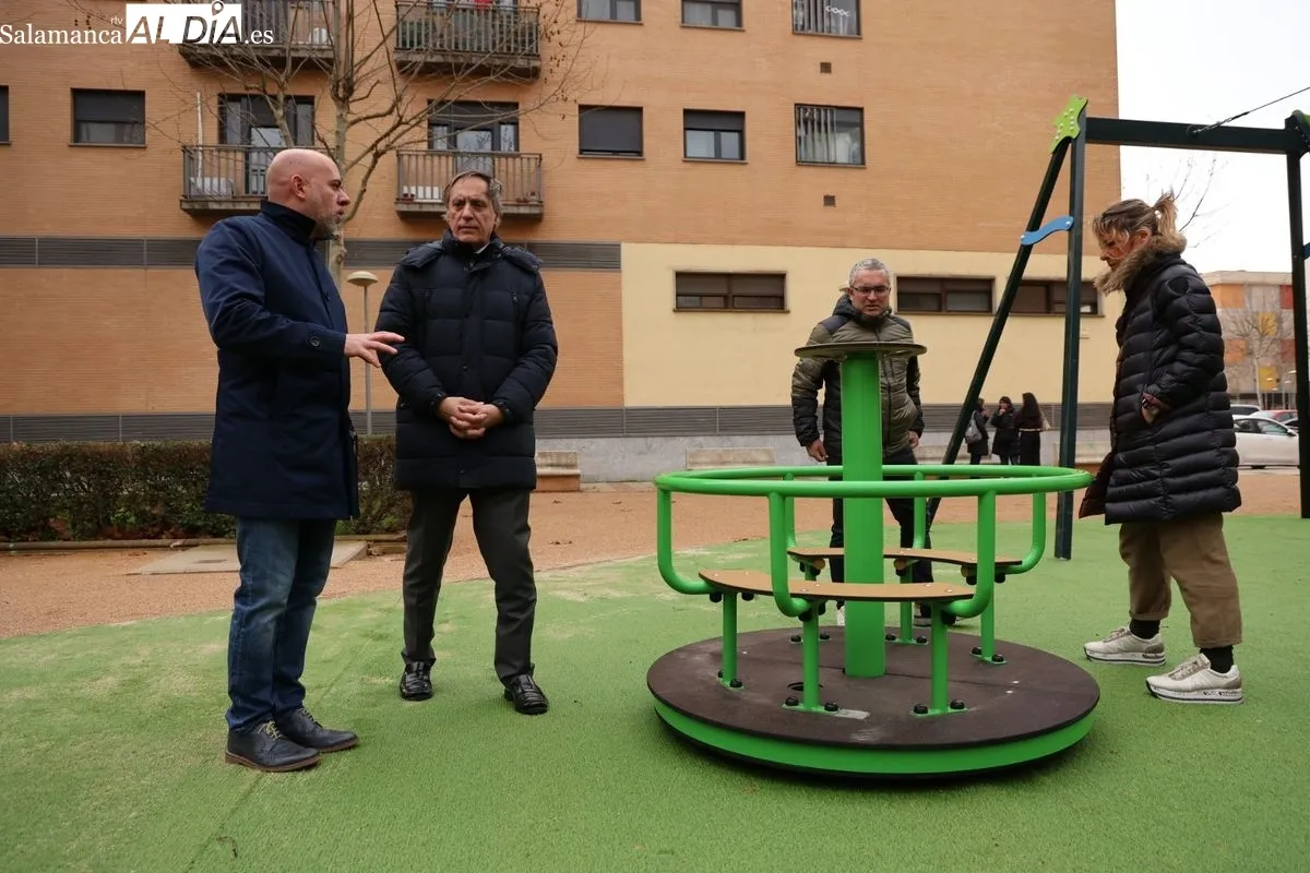 Plaza de Robert Schuman visitada hoy por el alcalde de Salamanca, Carlos García Carbayo, en el barrio del Zurguén. Foto de David Sañudo