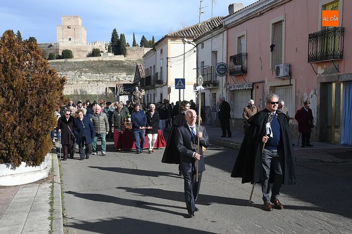 Foto 6 - San Ant&oacute;n recorre las calles del Arrabal del Puente bendiciendo a varios animales