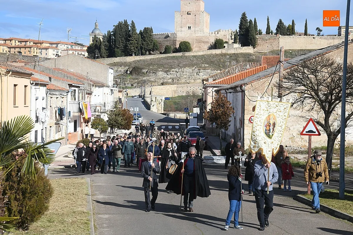 Foto 9 - San Ant&oacute;n recorre las calles del Arrabal del Puente bendiciendo a varios animales