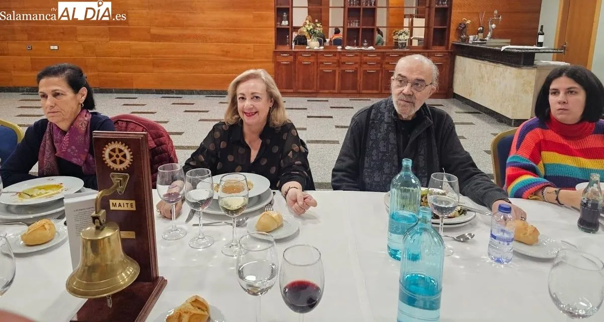 El Rotary Club Salamanca Plaza Mayor acogía la presentación del libro  'Yo nací un día azul'