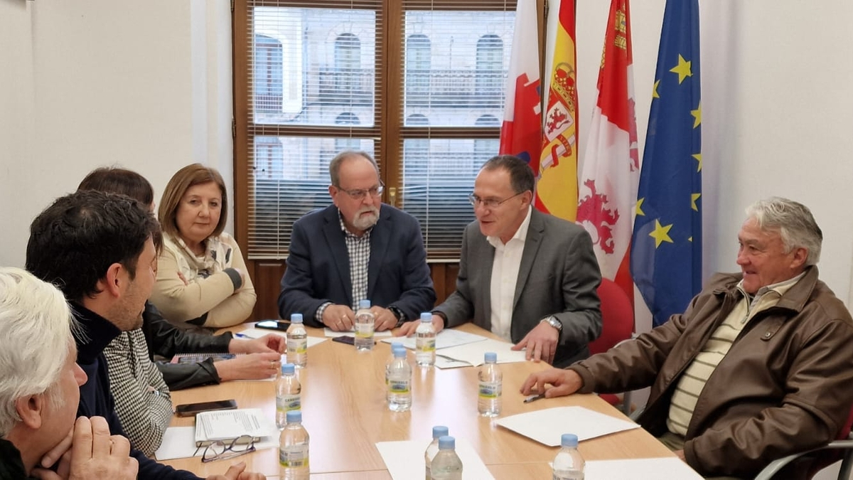 Los subdelegados del Gobierno de Salamanca y Zamora intermedian para solucionar la supresión de aparcamientos en la presa de Almendra