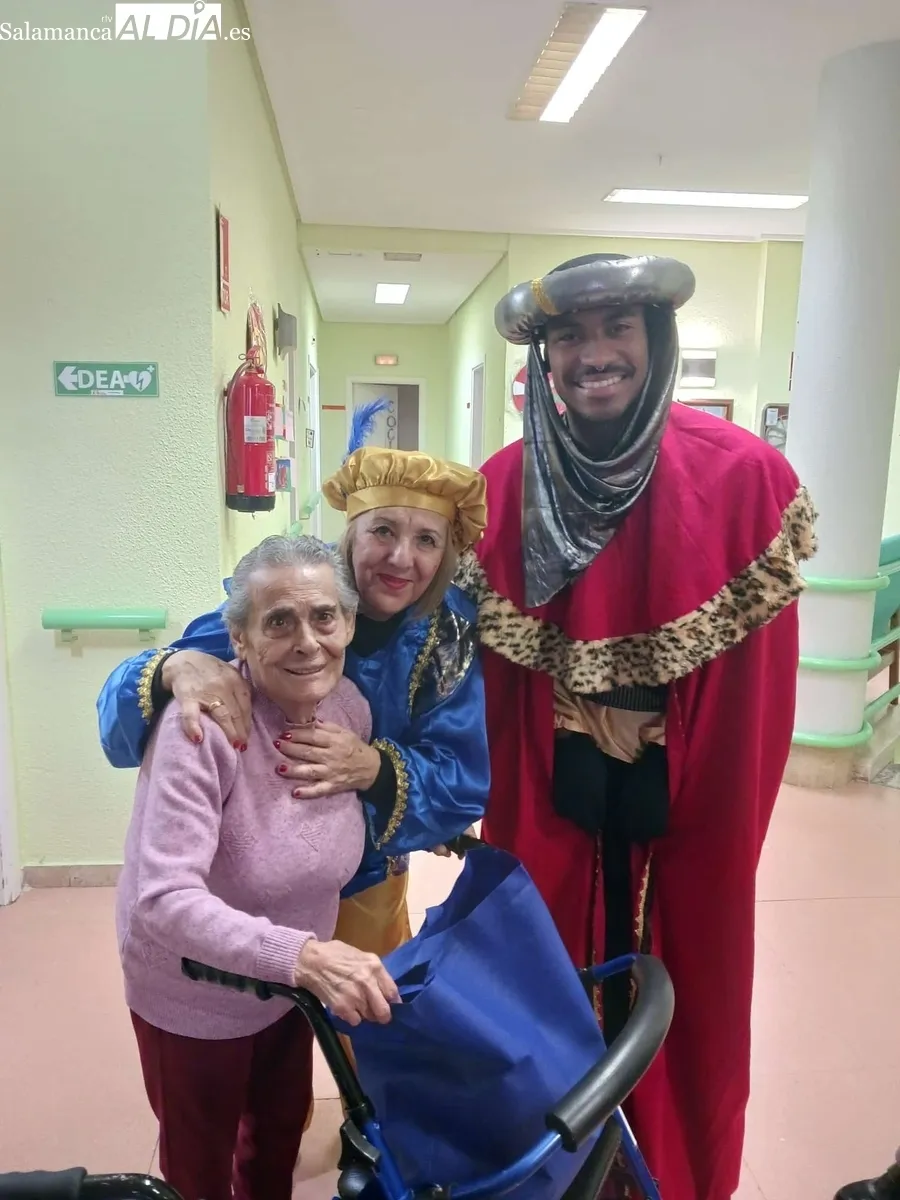 Visita de los Reyes Magos a los mayores de las residencias municipales de Aldeadávila de la Ribera / RRSS ALDEADÁVILA 