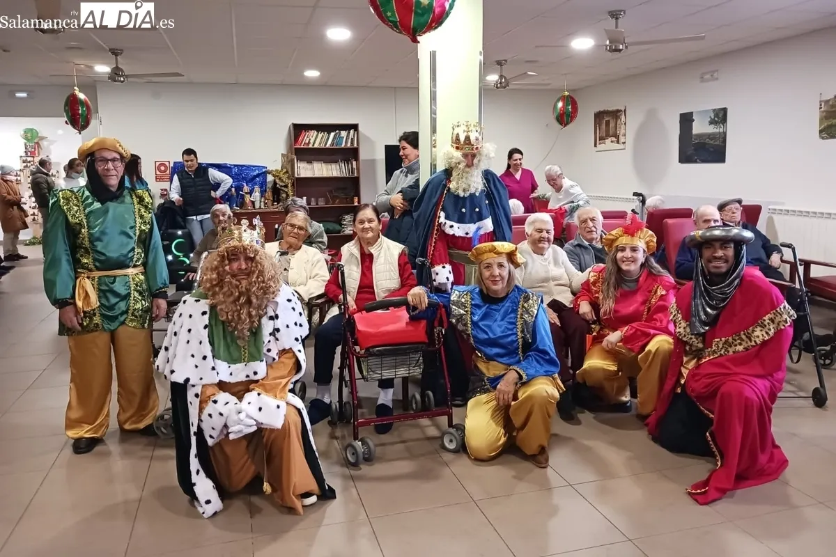Visita de los Reyes Magos a los mayores de las residencias municipales de Aldeadávila de la Ribera / RRSS ALDEADÁVILA 