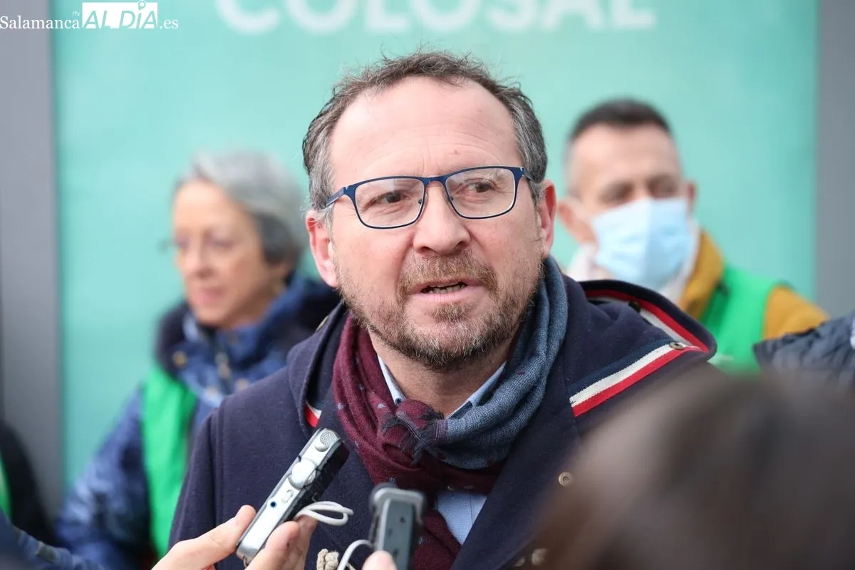 Presentación de esta campaña de espacios sin humo frente al Hospital de Salamanca. Foto de David Sañudo