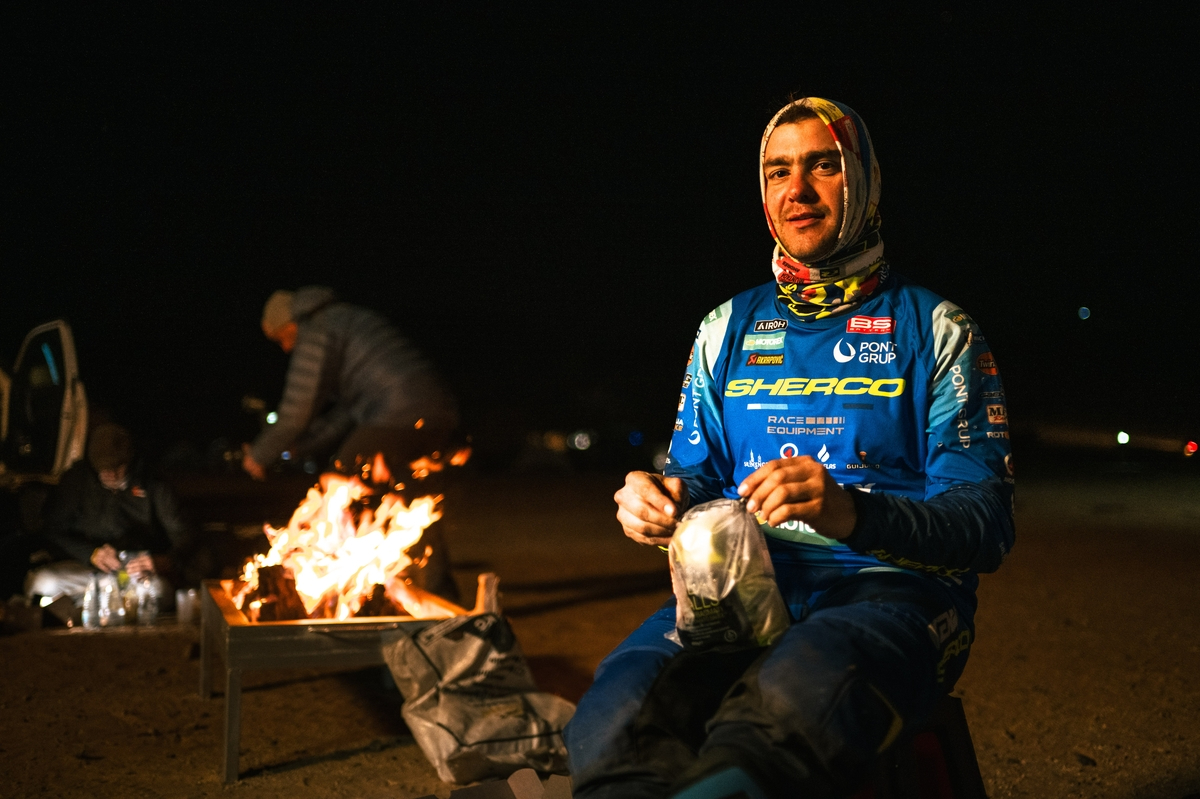 Santolino tras acabar entre los 12 primeros la etapa de 48 horas en el Dakar: Han sido dos días que han parecido una semana