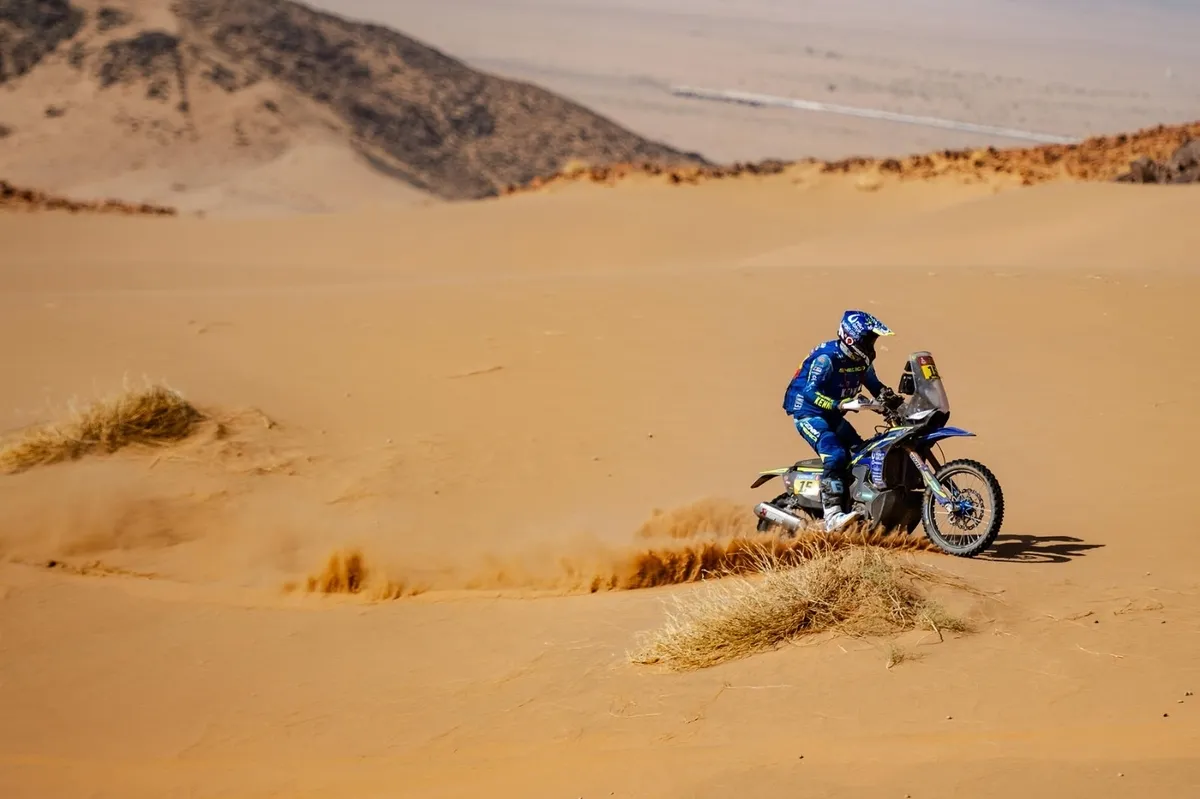 Foto 2 - Santolino tras acabar entre los 12 primeros la etapa de 48 horas en el Dakar: "Han sido dos d&iacute;as que han parecido una semana"