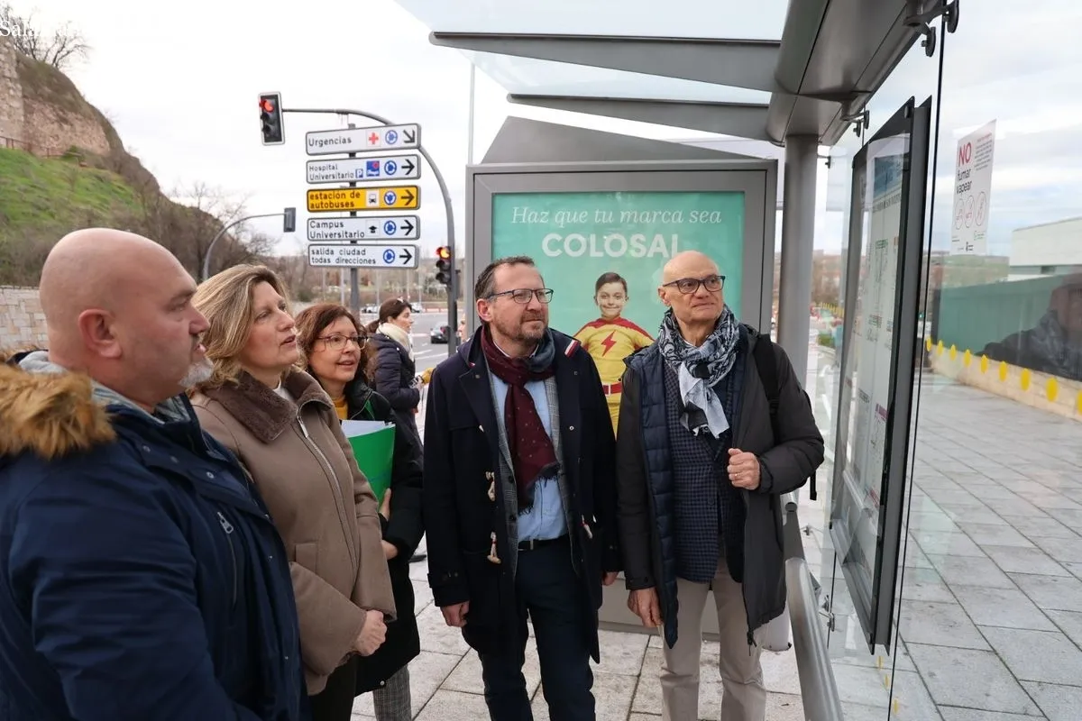 Presentación de esta campaña de espacios sin humo frente al Hospital de Salamanca. Foto de David Sañudo
