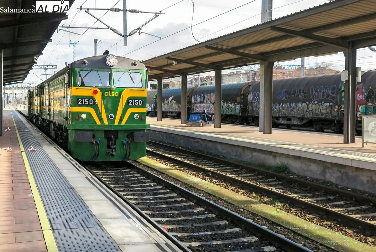 Tren histórico de los años 60 en la estación de Salamanca. Foto de Manuel Lamas
