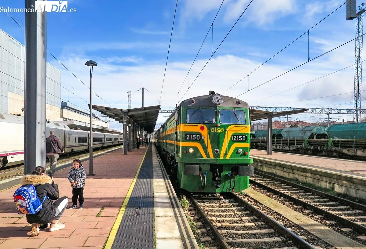 Tren histórico de los años 60 en la estación de Salamanca. Foto de Manuel Lamas