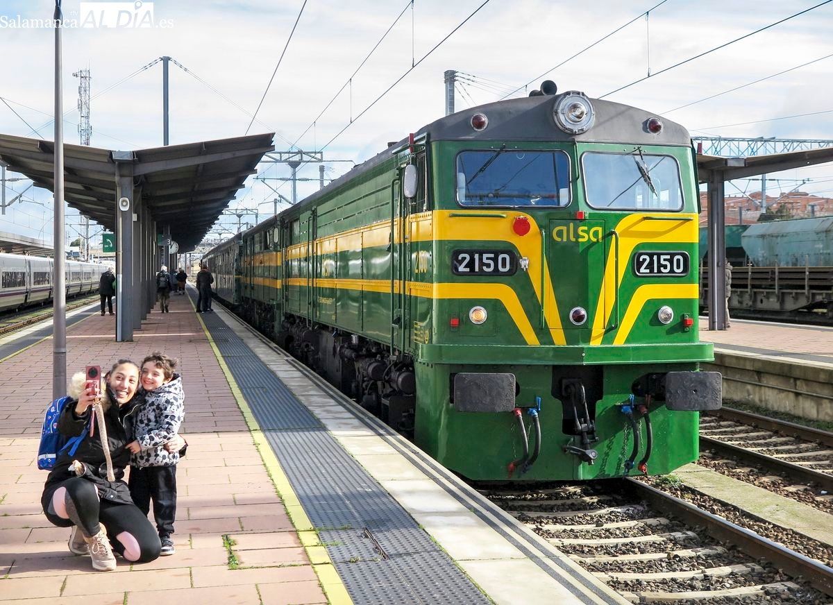 Llega a Salamanca un tren histórico de los años 60 (FOTOS)