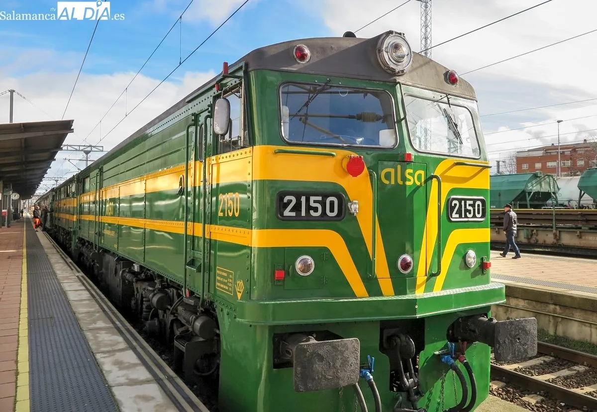 Tren histórico de los años 60 en la estación de Salamanca. Foto de Manuel Lamas