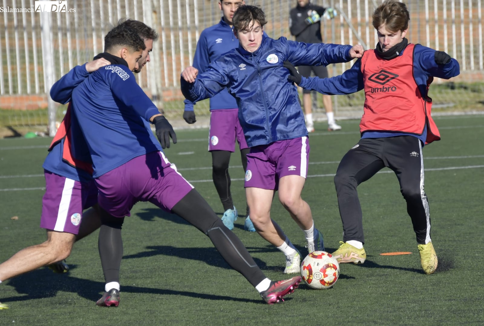 Alberto Villapalos retrasa su llegada a los entrenamientos del Salamanca UDS y tampoco se ejercita; Amaro y Caramelo, tocados