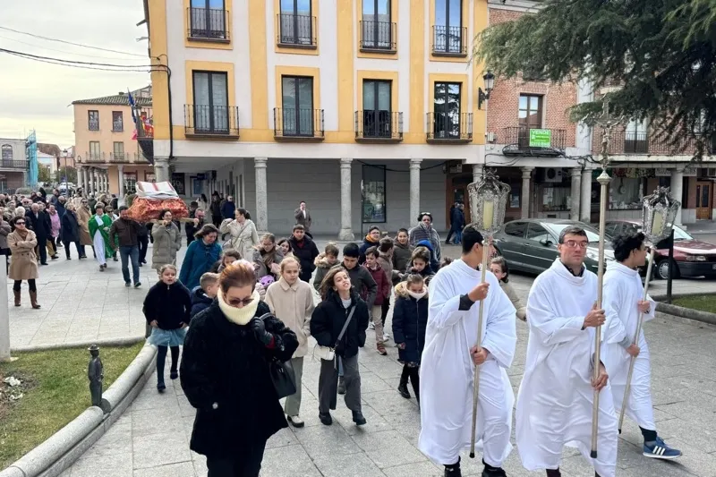 Foto 2 - Multitud de fieles participa en las celebraciones parroquiales del Domingo de la Palabra de Dios