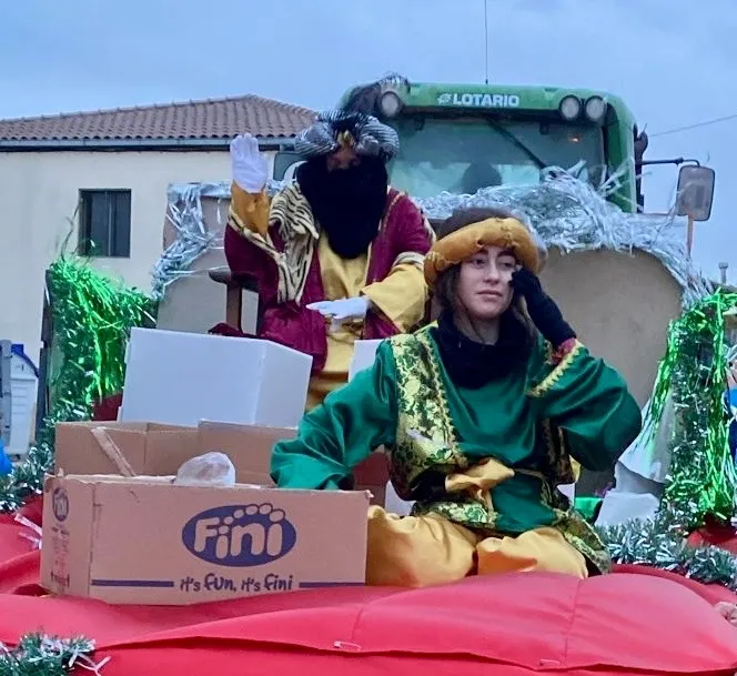 Foto 5 - Babilafuente se vuelca con los Reyes Magos