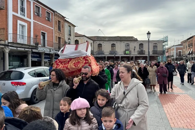 Foto 8 - Multitud de fieles participa en las celebraciones parroquiales del Domingo de la Palabra de Dios