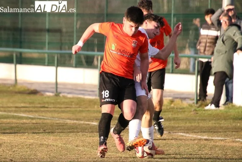 Foto 11 - El Alba de Tormes CF gana al Ciudad Rodrigo CF con solvencia (4-0)