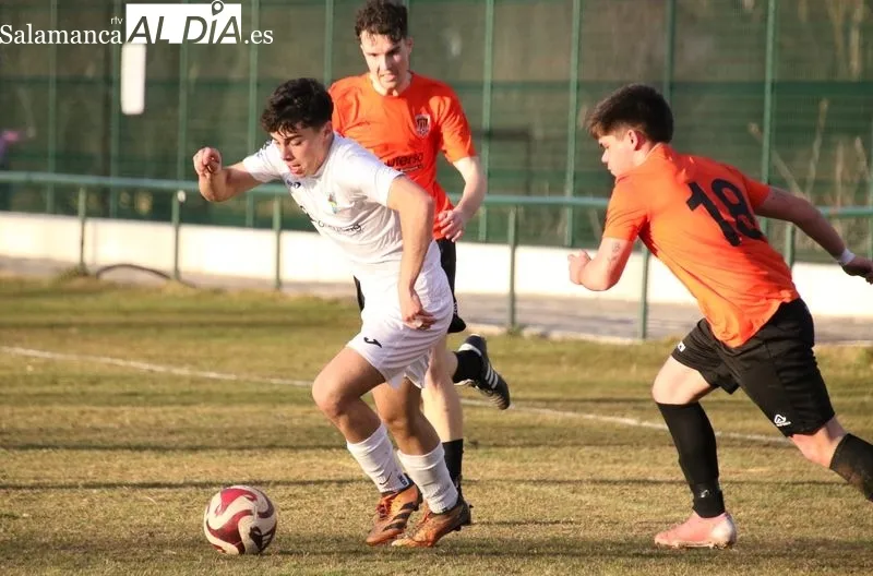 Foto 10 - El Alba de Tormes CF gana al Ciudad Rodrigo CF con solvencia (4-0)
