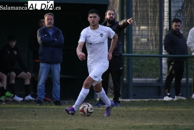 Foto 9 - El Alba de Tormes CF gana al Ciudad Rodrigo CF con solvencia (4-0)