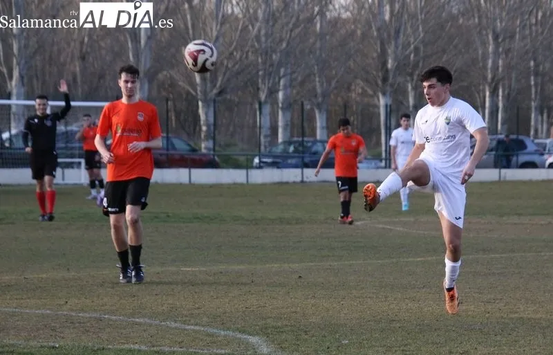 Foto 5 - El Alba de Tormes CF gana al Ciudad Rodrigo CF con solvencia (4-0)
