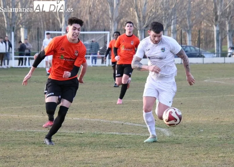 Foto 2 - El Alba de Tormes CF gana al Ciudad Rodrigo CF con solvencia (4-0)