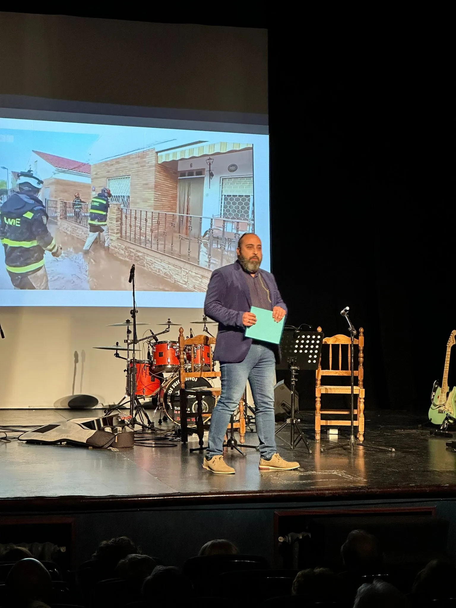 Foto 2 - Pe&ntilde;aranda abarrota el Teatro Calder&oacute;n en la Gala Solidaria con los afectados por la Dana
