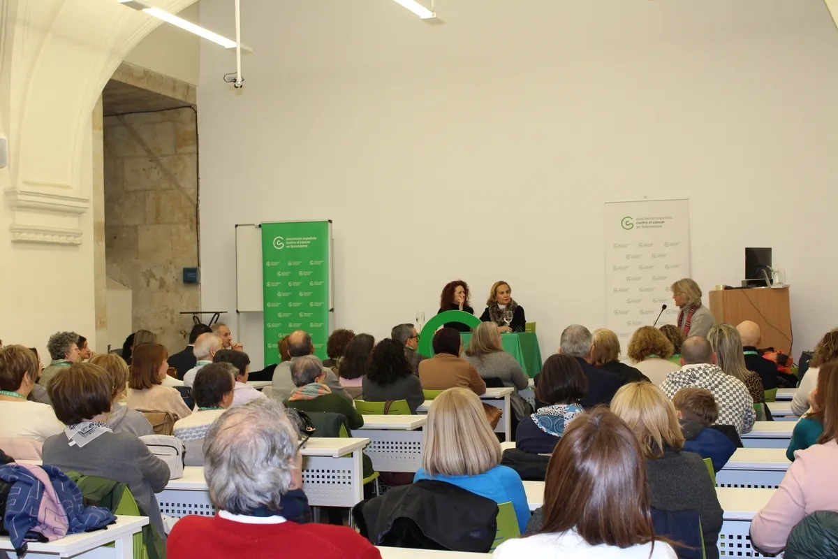 Fotos del brindis facilitadas por AECC Salamanca