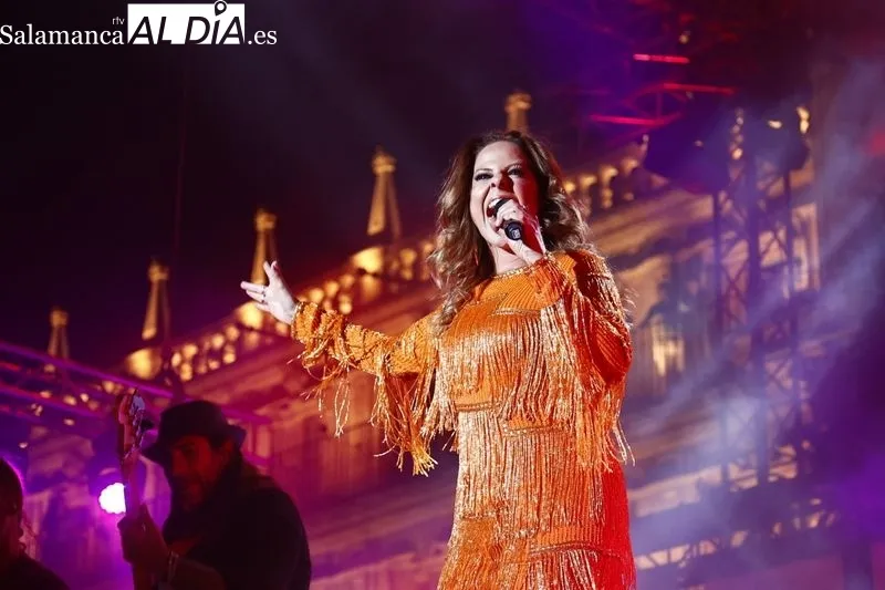 Pastora Soler en un concierto en la Plaza Mayor de Salamanca | Foto: David Sañudo