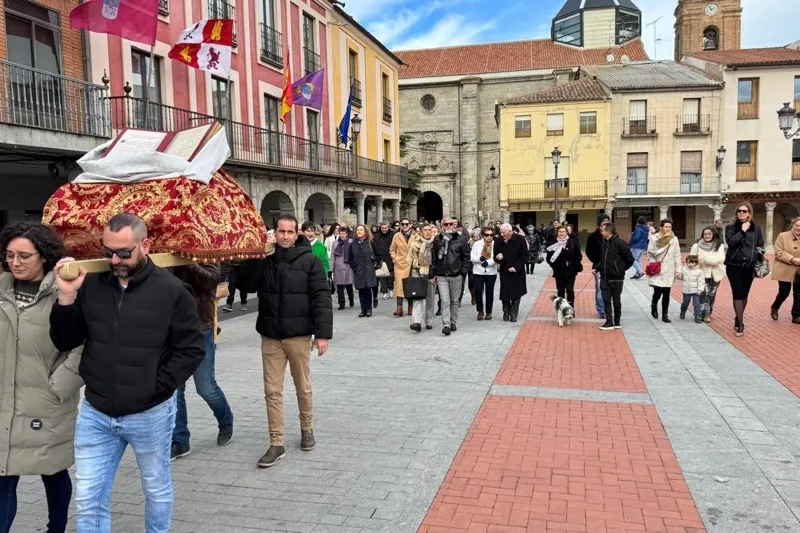 Foto 3 - Multitud de fieles participa en las celebraciones parroquiales del Domingo de la Palabra de Dios