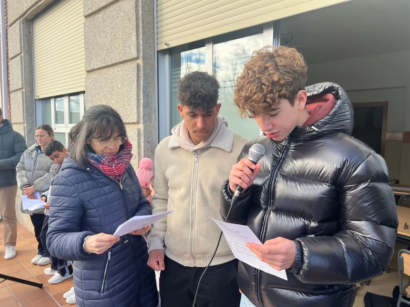 Foto 6 - Familias, docentes y alumnos del Colegio La Encarnaci&oacute;n, unidos para conmemorar el D&iacute;a de la Paz