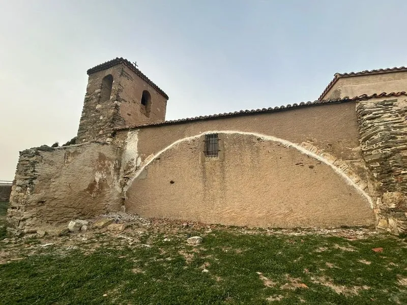 Foto 2 - La Cofrad&iacute;a de la Virgen de Otero invierte 7.000 euros en mejoras de la ermita