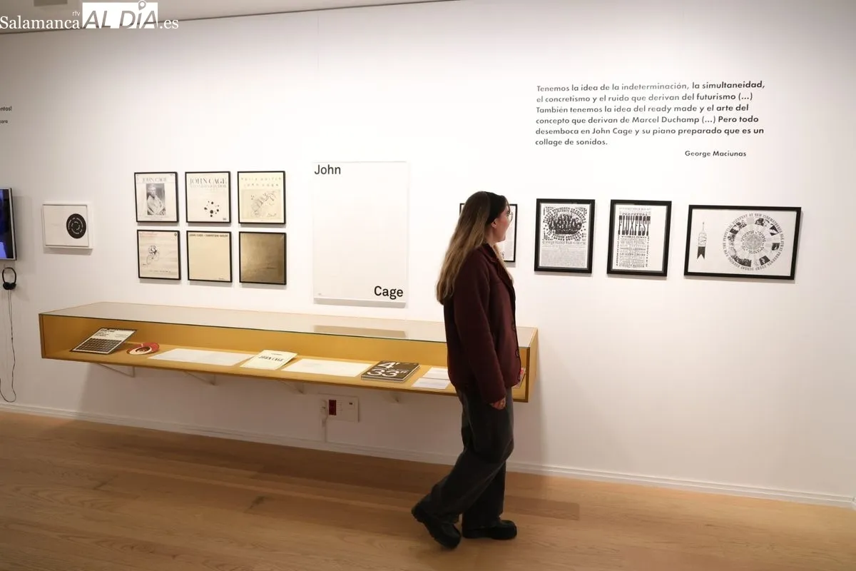Exposición 'La música hecha pedazos. Arte sonoro bajo la alargada sombra de FLUXUS' en el  Centro Internacional del Español, en la plaza de los Bandos. Foto de David Sañudo
