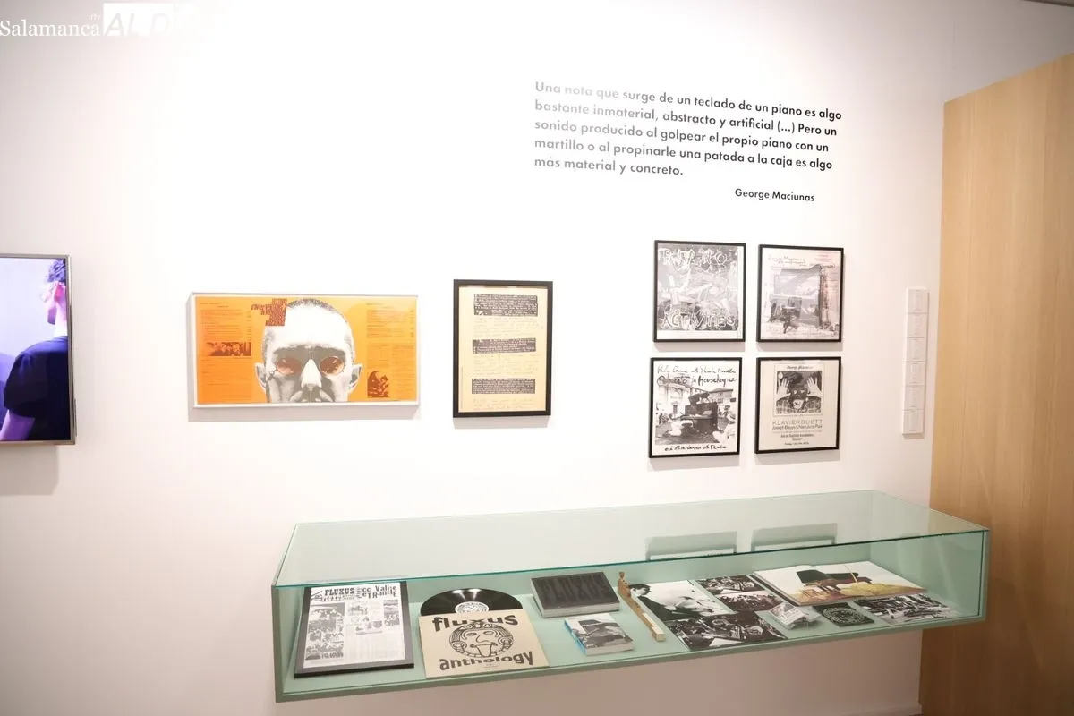 Exposición 'La música hecha pedazos. Arte sonoro bajo la alargada sombra de FLUXUS' en el  Centro Internacional del Español, en la plaza de los Bandos. Foto de David Sañudo