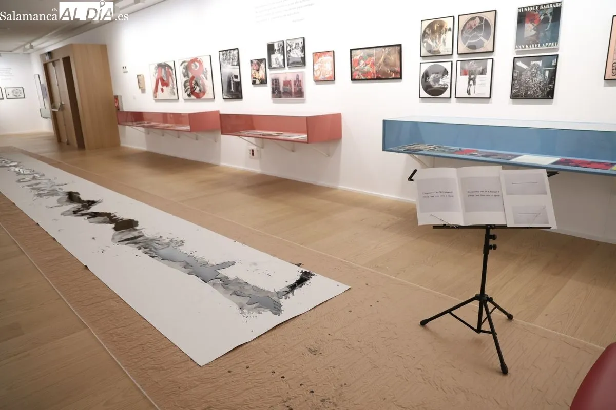 Exposición 'La música hecha pedazos. Arte sonoro bajo la alargada sombra de FLUXUS' en el  Centro Internacional del Español, en la plaza de los Bandos. Foto de David Sañudo
