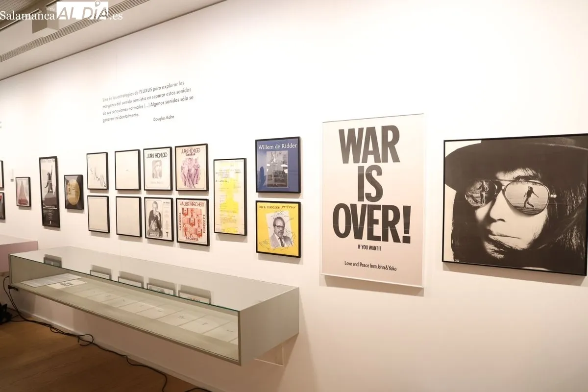 Exposición 'La música hecha pedazos. Arte sonoro bajo la alargada sombra de FLUXUS' en el  Centro Internacional del Español, en la plaza de los Bandos. Foto de David Sañudo