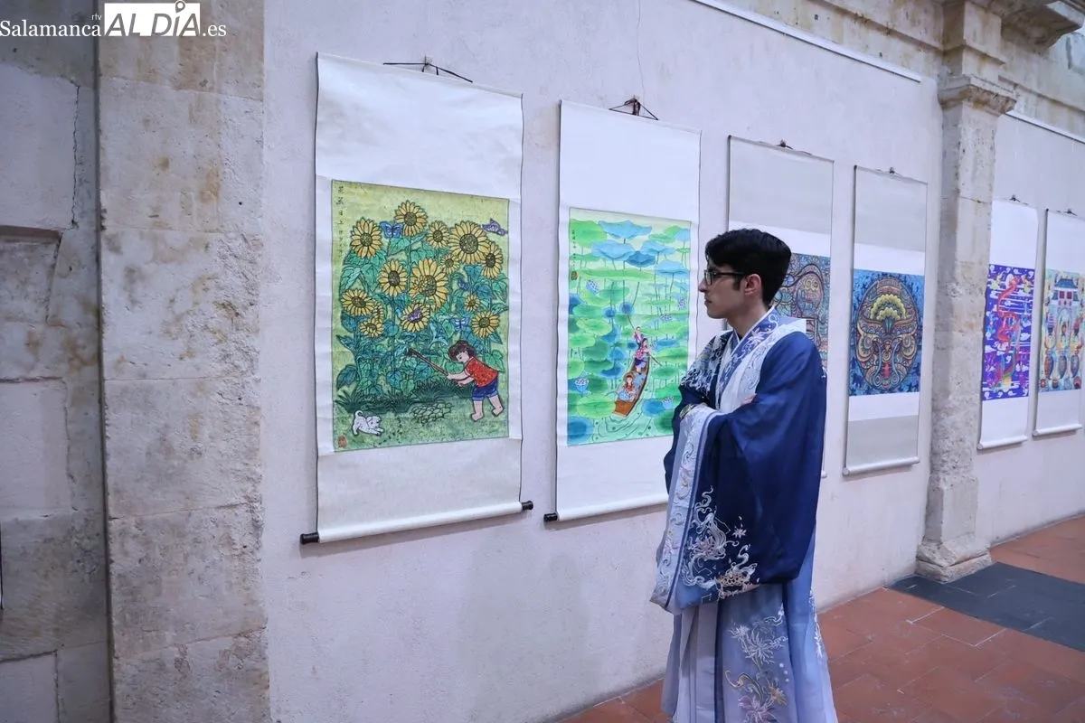 Exposición de alumnos de la Universidad de Guangdong, Escuela Internacional de Cultura y Creación Xu Hongfei, en el Teatro Liceo. Foto de David Sañudo