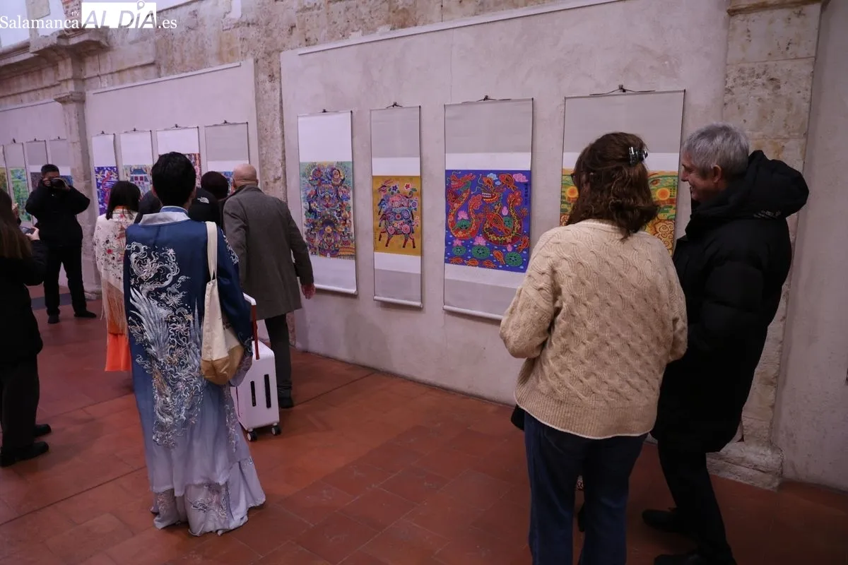 Exposición de alumnos de la Universidad de Guangdong, Escuela Internacional de Cultura y Creación Xu Hongfei, en el Teatro Liceo. Foto de David Sañudo