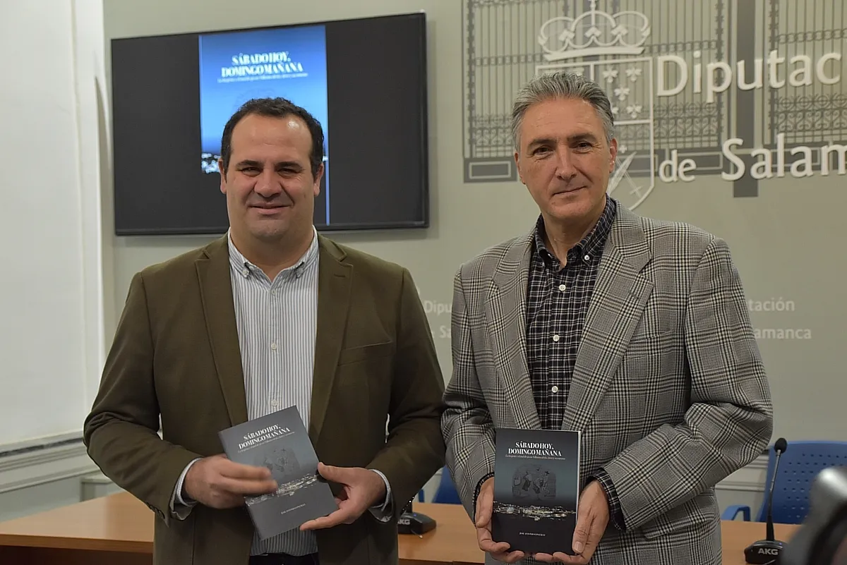 El diputado de Cultura David Mingo y el autor del libro, José Antonio González / Fotos: Miguel González