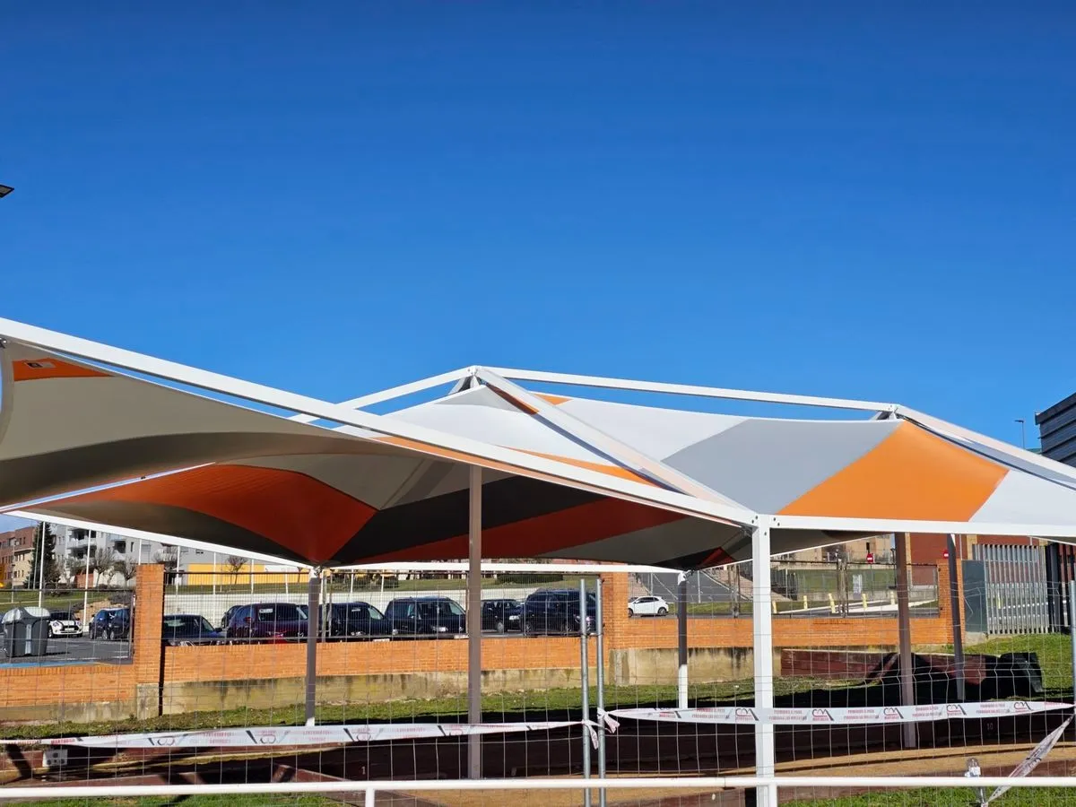 Nuevas cubiertas en las pistas deportivas de Carbajosa de la Sagrada