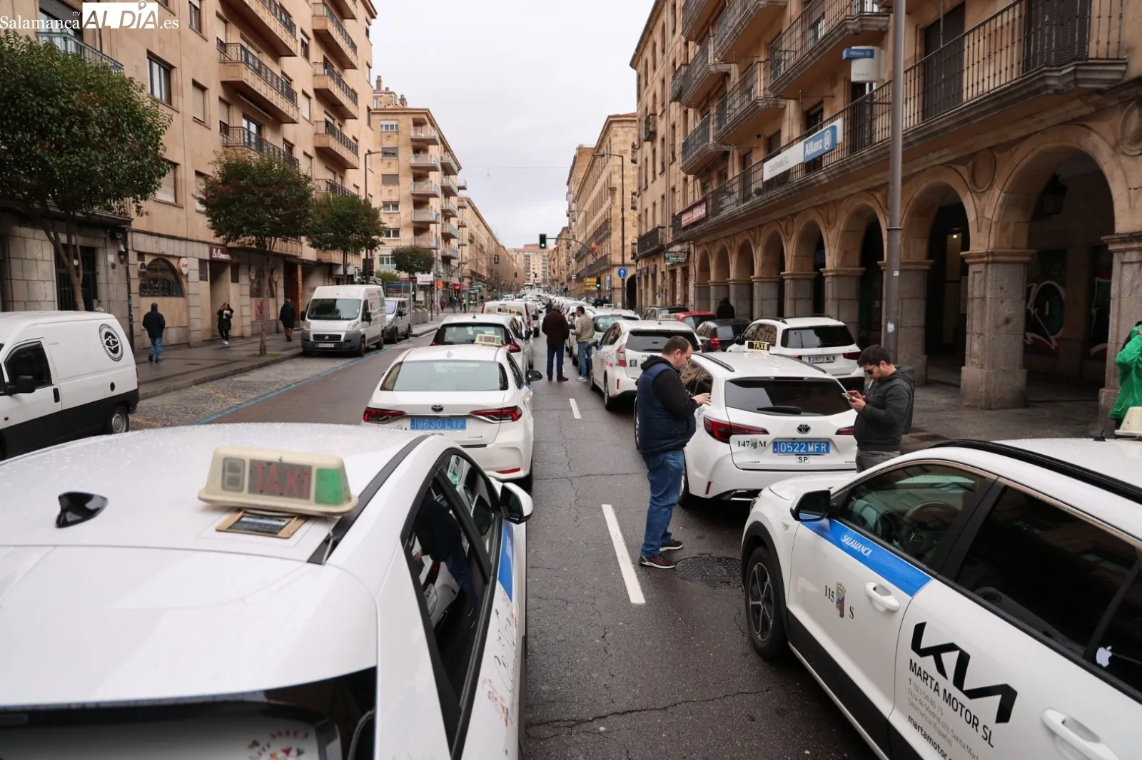 Manifestación de taxis en Salamanca | Fotos: David Sañudo