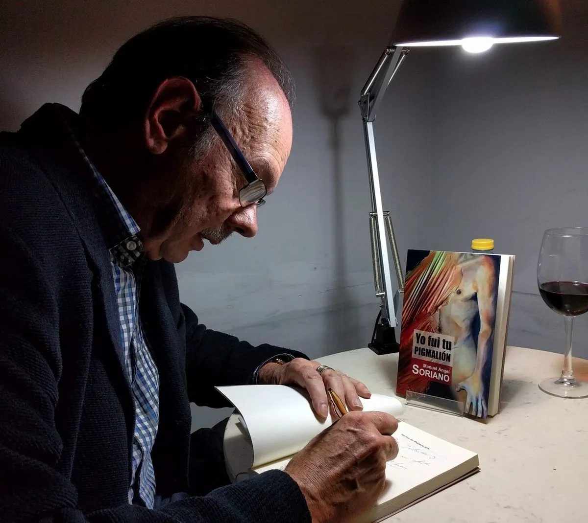 Martes, 14 de enero  19:30 horas. Presentación de libro: 